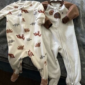 Bundle of 2 Baby Fleece Sleep & Play Pajamas 9M Carter’s